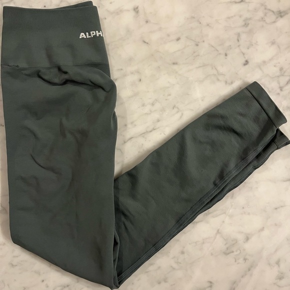 Alphalete Amplify Leggings in Charcoal - Picture 5 of 5